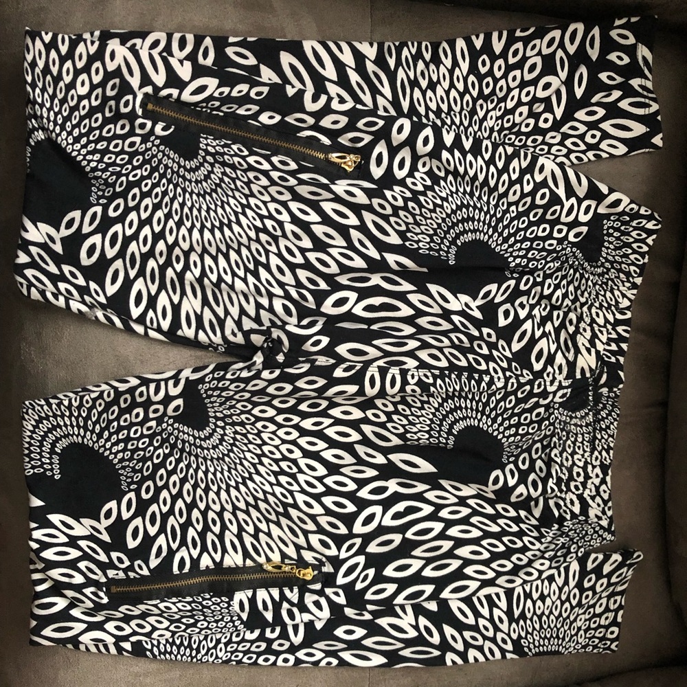 Soft stylish leggings by Always Sm/Med